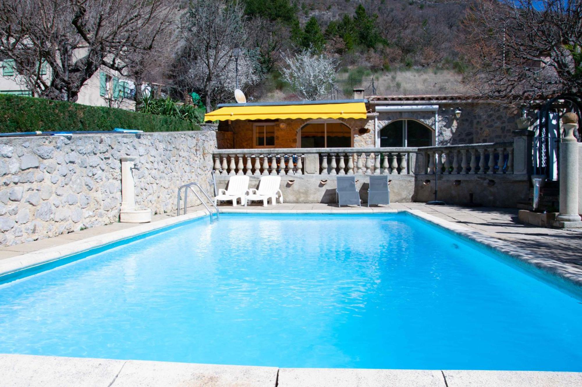 Les Grands Pres Des Baronnies Pensionat La Roche-sur-le-Buis Exteriör bild